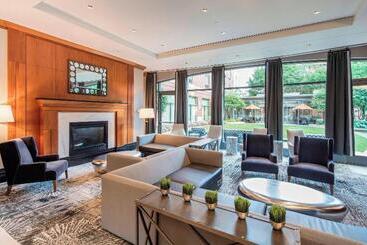 هتل Courtyard By Marriott Boston Brookline