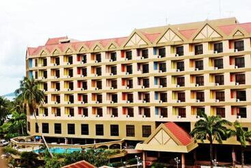 هتل Grand Continental Langkawi