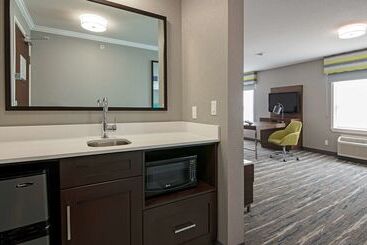 هتل Hampton Inn By Hilton Kamloops
