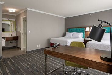 هتل Hampton Inn By Hilton Kamloops