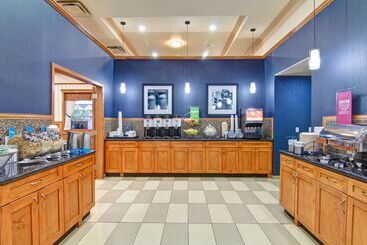 هتل Hampton Inn By Hilton Kamloops