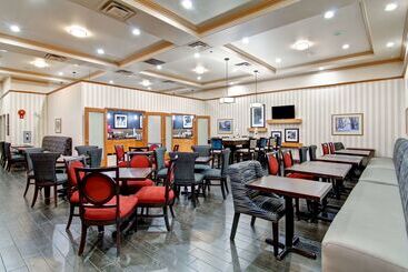 هتل Hampton Inn By Hilton Kamloops