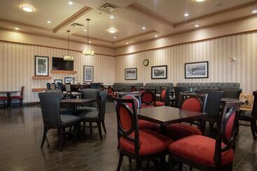 هتل Hampton Inn By Hilton Kamloops