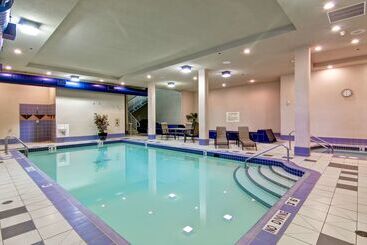 هتل Hampton Inn By Hilton Kamloops