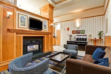 هتل Hampton Inn By Hilton Kamloops