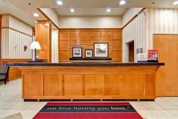 هتل Hampton Inn By Hilton Kamloops