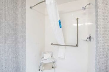 هتل Hampton Inn By Hilton Kamloops