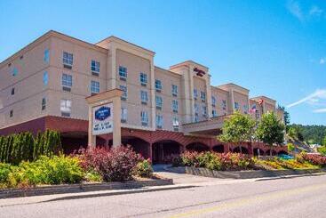 هتل Hampton Inn By Hilton Kamloops