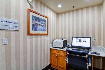 هتل Hampton Inn By Hilton Kamloops
