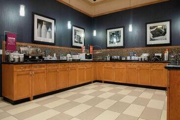 هتل Hampton Inn By Hilton Kamloops