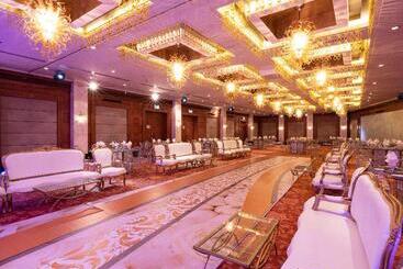 هتل Holiday Inn Kuwait By Ihg