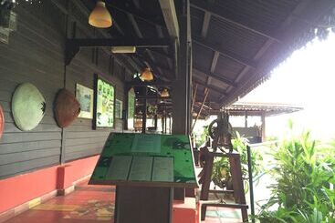 هتل Kampung Tok Senik Resort