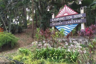 هتل Kampung Tok Senik Resort
