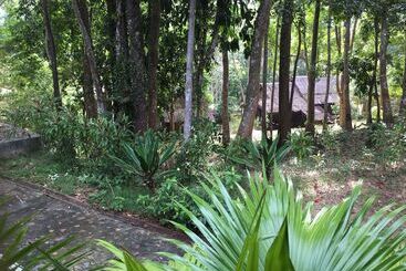 هتل Kampung Tok Senik Resort
