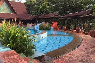 هتل Kampung Tok Senik Resort