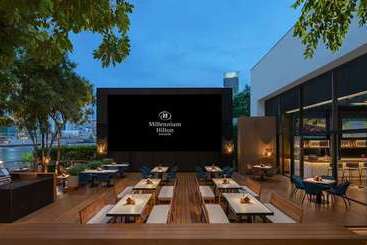 هتل Millennium Hilton Bangkok