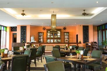 هتل Pattawia Resort & Spa, Pranburi