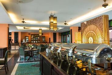 هتل Pattawia Resort & Spa, Pranburi