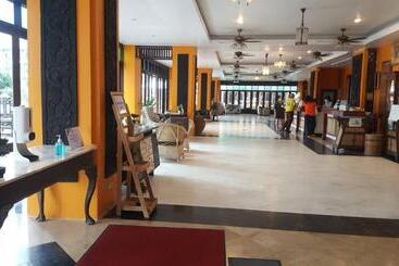 هتل Pattawia Resort & Spa, Pranburi