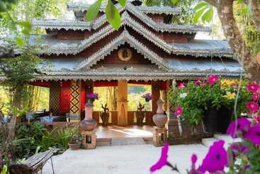 هتل Phu Jaya Floresta Resort By Alphatel