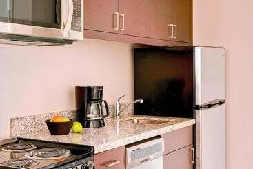 هتل Towneplace Suites By Marriott Detroit Taylor