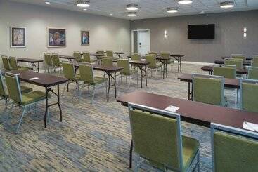 هتل Towneplace Suites By Marriott Detroit Taylor