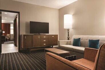 American Hotel Atlanta Downtown, Tapestry Collection Hilton