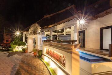 هتل The Briza Beach Resort, Samui