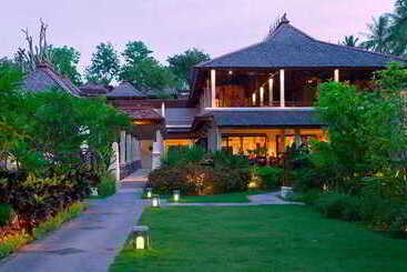 هتل The Briza Beach Resort, Samui