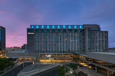 Отель The Westin Boston Seaport District