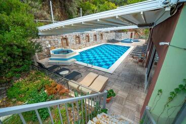 هتل Turunc Resort