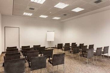 هتل Vienna House Easy By Wyndham Stuttgart