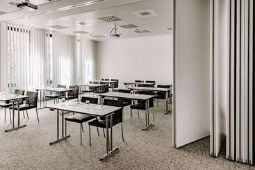 هتل Vienna House Easy By Wyndham Stuttgart
