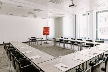 هتل Vienna House Easy By Wyndham Stuttgart