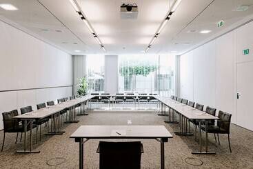 هتل Vienna House Easy By Wyndham Stuttgart