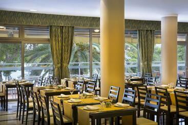 هتل Aminess Grand Azur