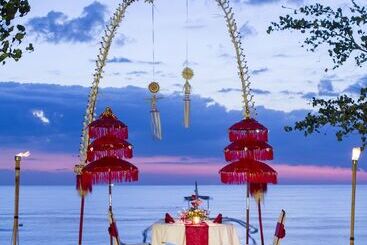 هتل Bali Taman Beach Resort & Spa Lovina