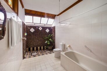 هتل Bali Taman Beach Resort & Spa Lovina