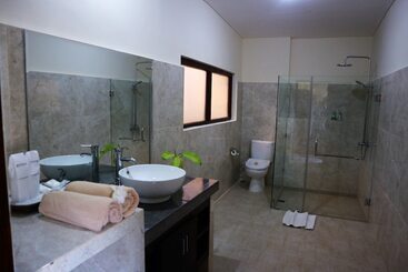 هتل Bali Taman Beach Resort & Spa Lovina