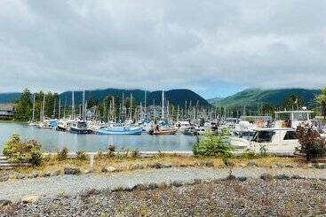 هتل Canadian Princess Lodge & Marina