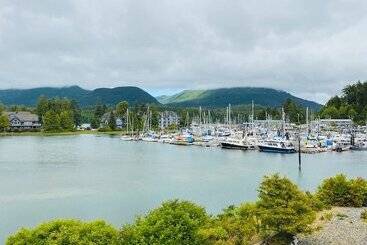 هتل Canadian Princess Lodge & Marina