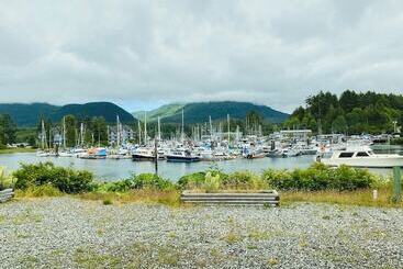 هتل Canadian Princess Lodge & Marina