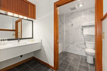هتل Canadian Princess Lodge & Marina