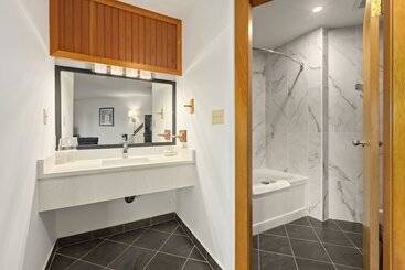 هتل Canadian Princess Lodge & Marina