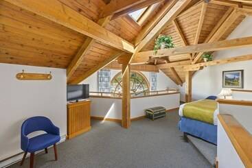 هتل Canadian Princess Lodge & Marina