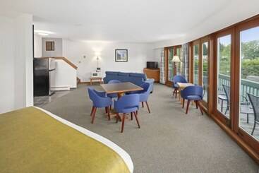 هتل Canadian Princess Lodge & Marina
