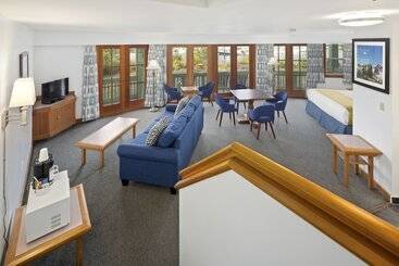 هتل Canadian Princess Lodge & Marina