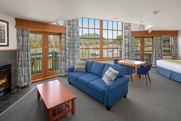 هتل Canadian Princess Lodge & Marina