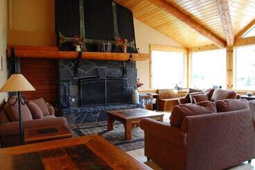 هتل Canmore Rocky Mountain Inn