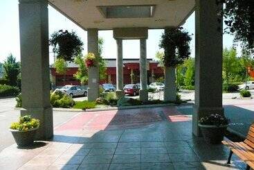 Coast Abbotsford Hotel & Suites